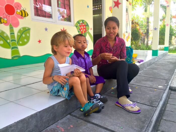 Ein Traum in Lila: Max und sein Indonesischer Kindergarten