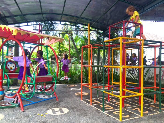 Spielen im Indonesischen Kindergarten